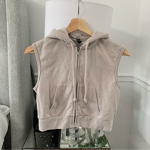🤍 H&M | Beige cropped sleeveless vest - Picture 1 of 7